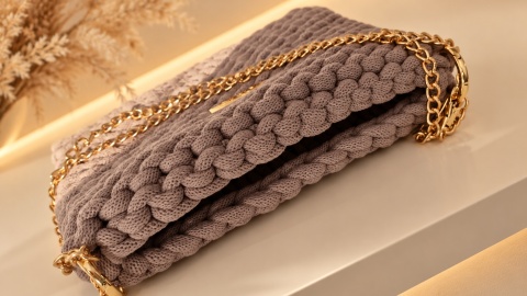 Siena Pearl – perłowa torebka handmade z widocznym wnętrzem i złotym łańcuszkiem